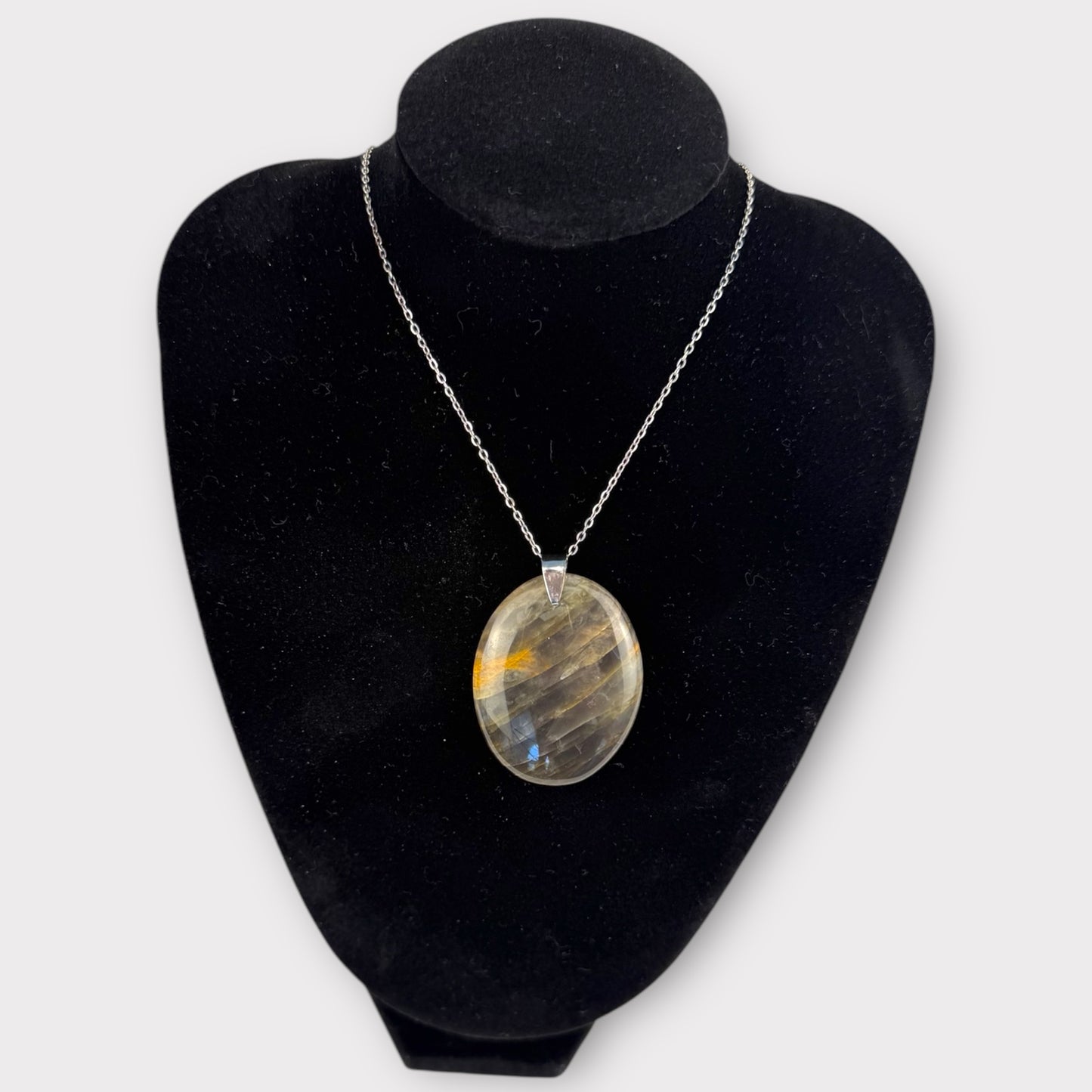 Pendentif pierre plate ovale pierre de lune noire