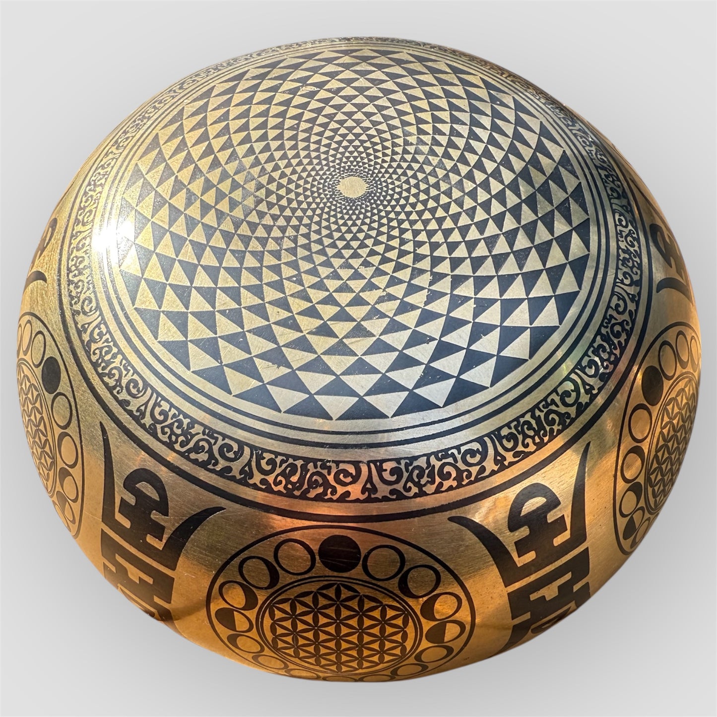 Bol tibétain gravé fin Ré - 140mm - 572 g