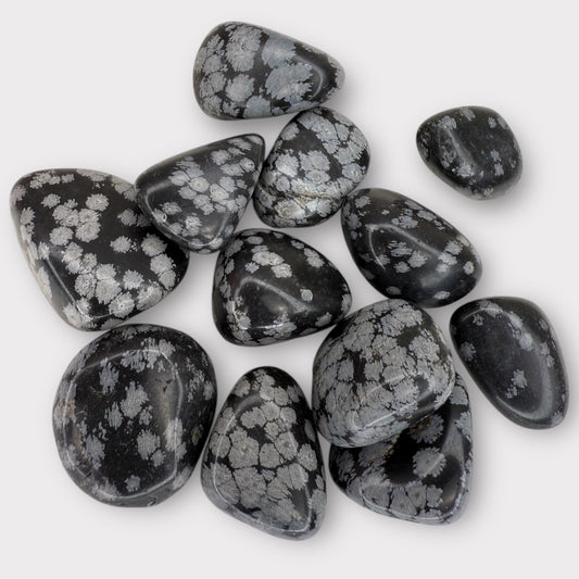 Pierre roulée obsidienne flocon de neige