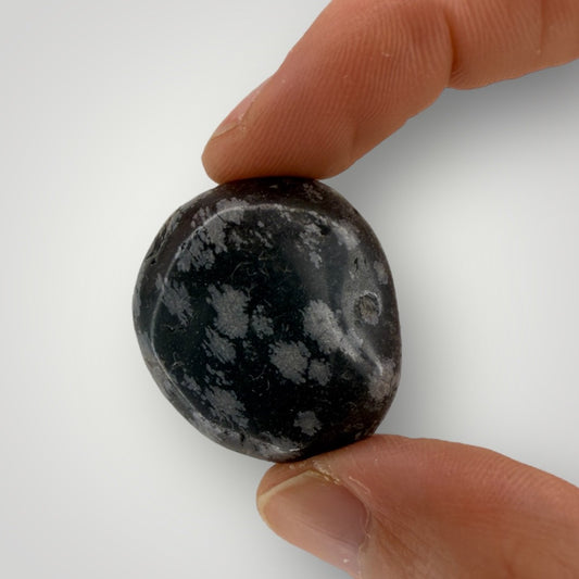 Pierre roulée obsidienne flocon de neige