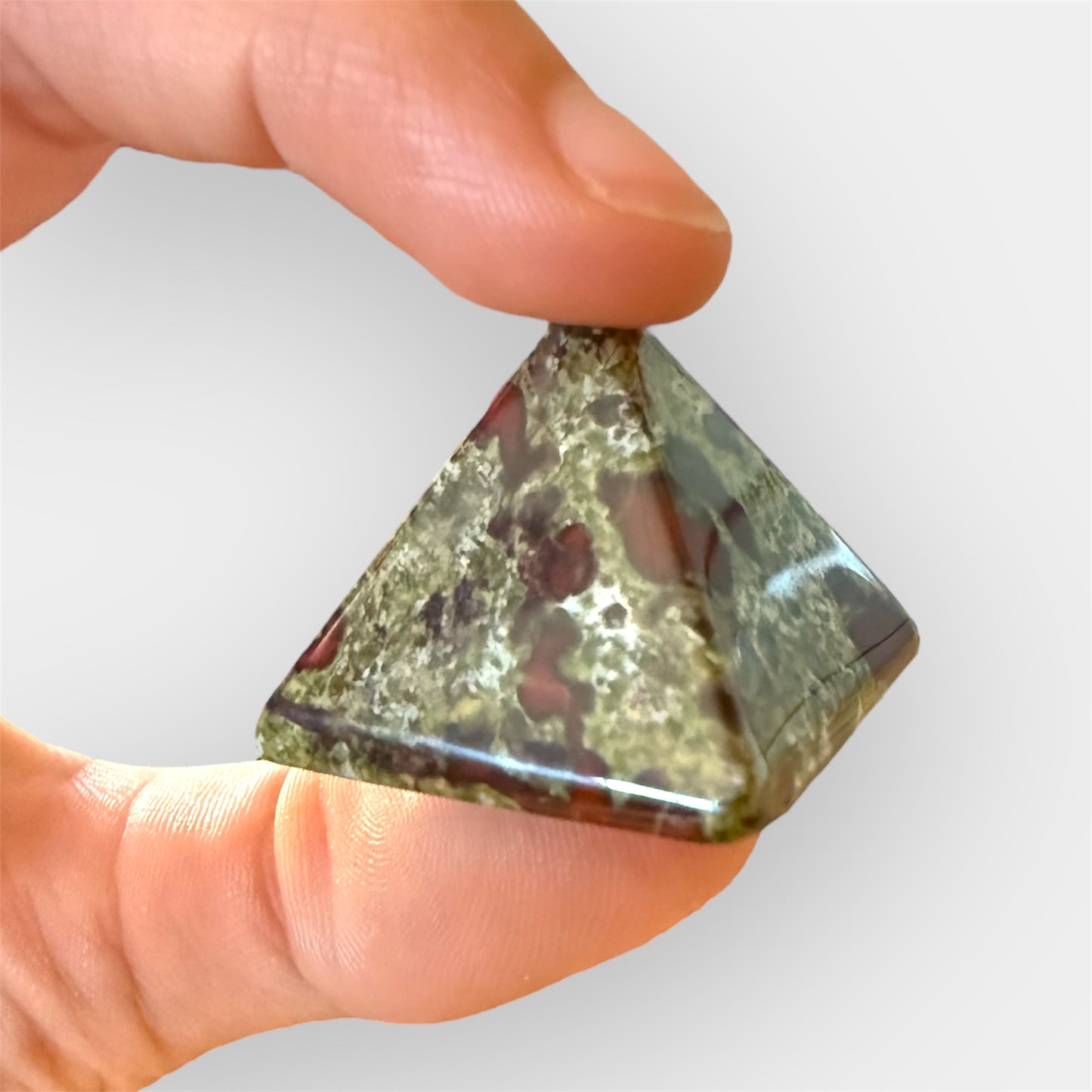Pyramide jaspe sang de dragon