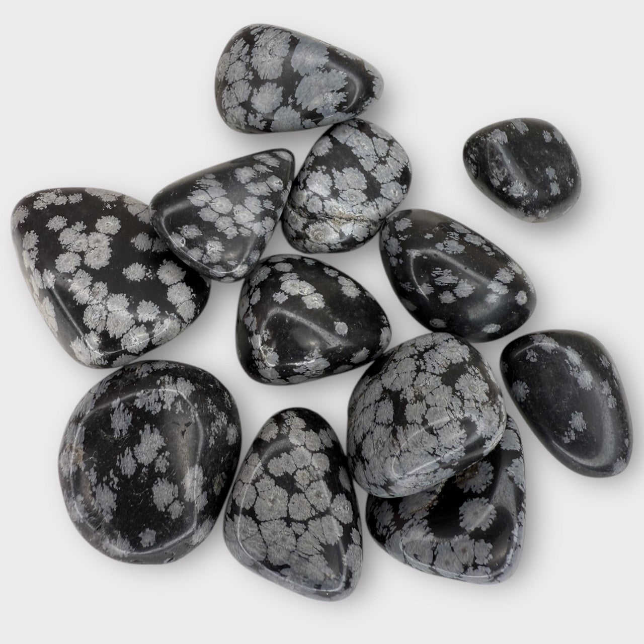 Pierre roulée obsidienne flocon de neige