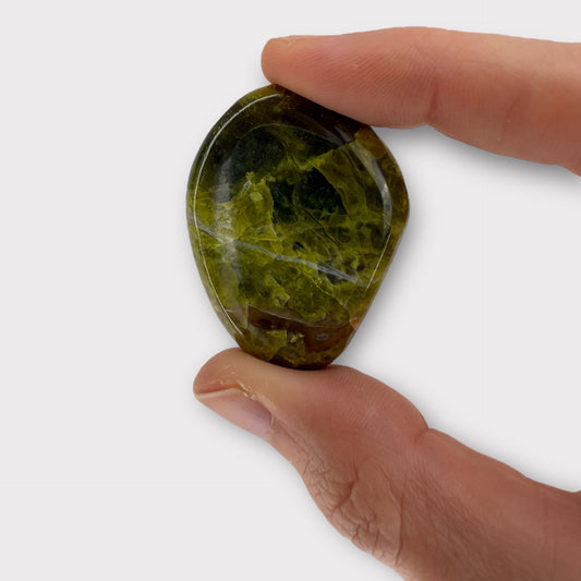 Pierre plate opale verte