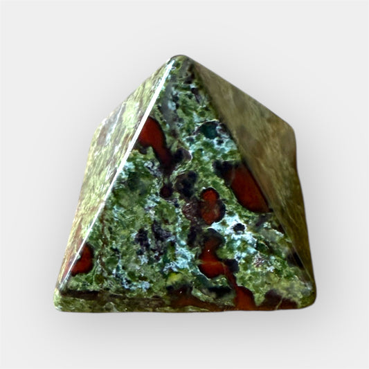 Pyramide jaspe sang de dragon
