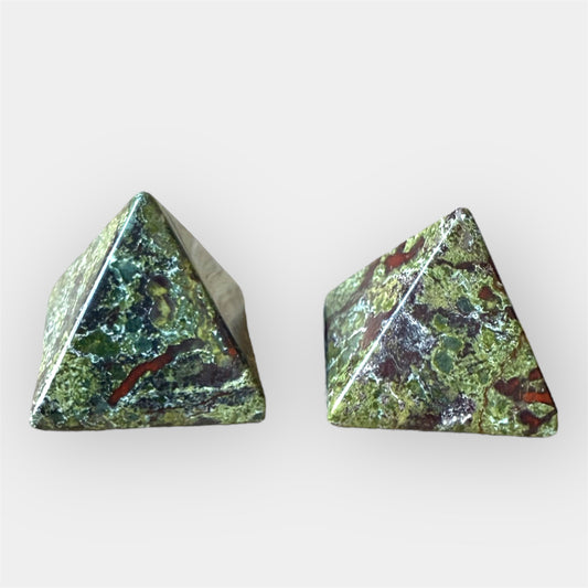 Pyramide jaspe sang de dragon